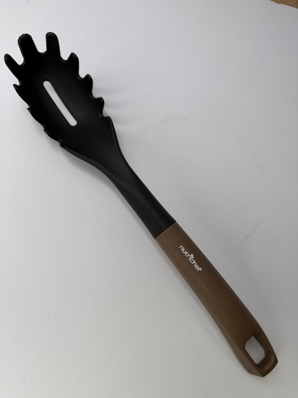 NutriChef Brown & Black Kitchen Pasta Server